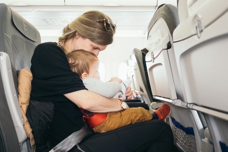 Your ultimate baby carry-on packing list when traveling by plane
